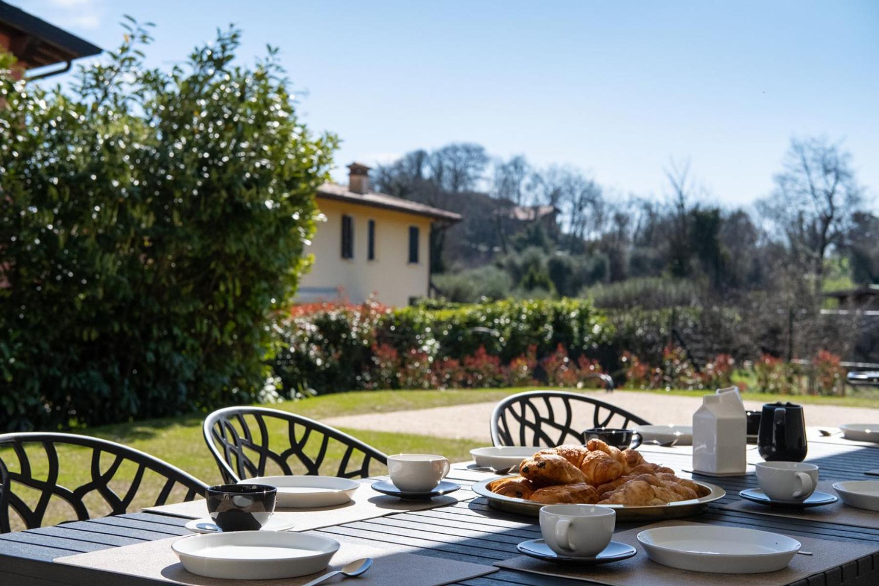 Luxury Villas Gardenia With Private Pool Padenghe sul Garda Kültér fotó